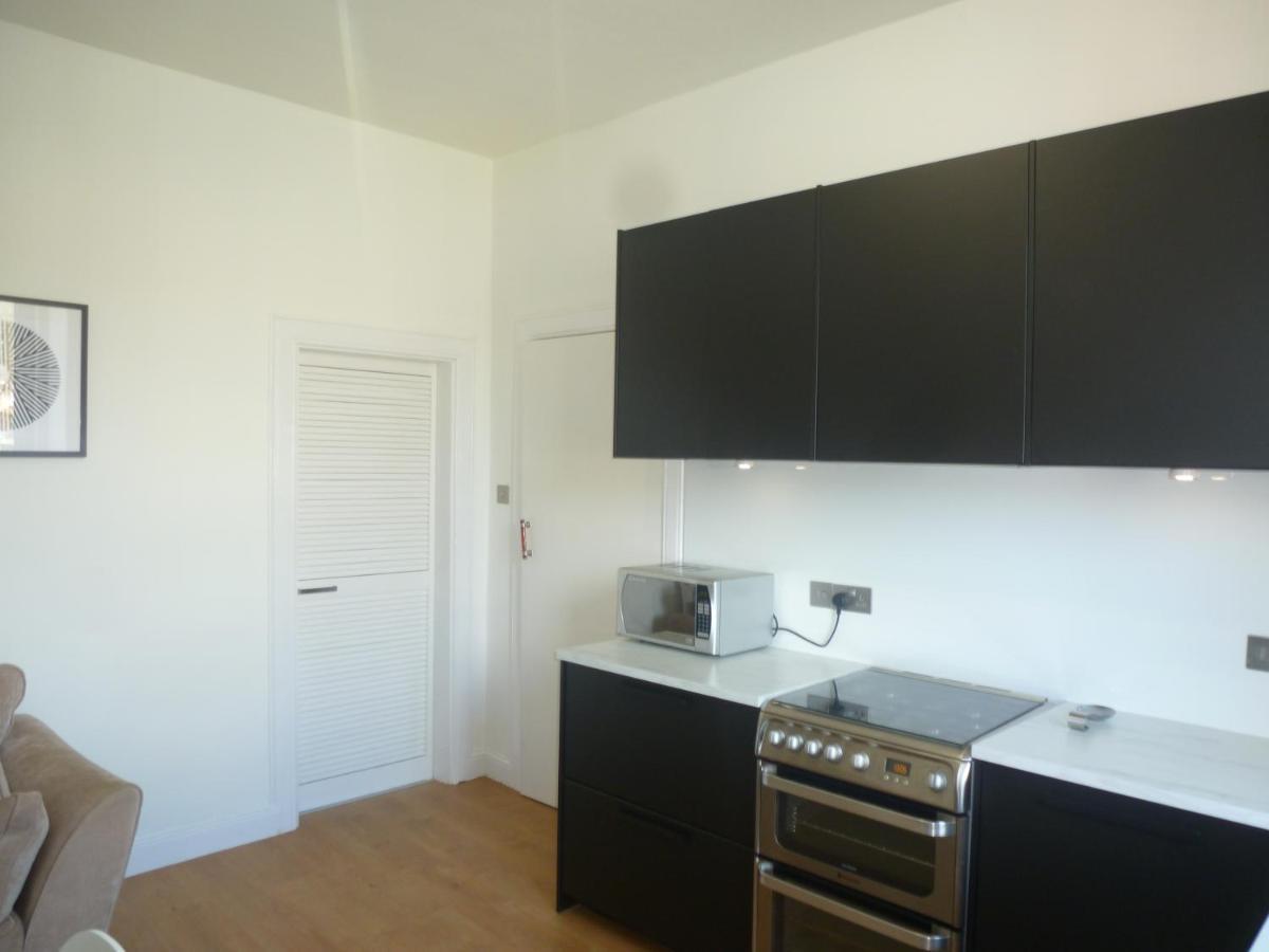 Next Door To Holyrood Palace And Arthur'S Seat Bed & Breakfast Единбург Екстериор снимка